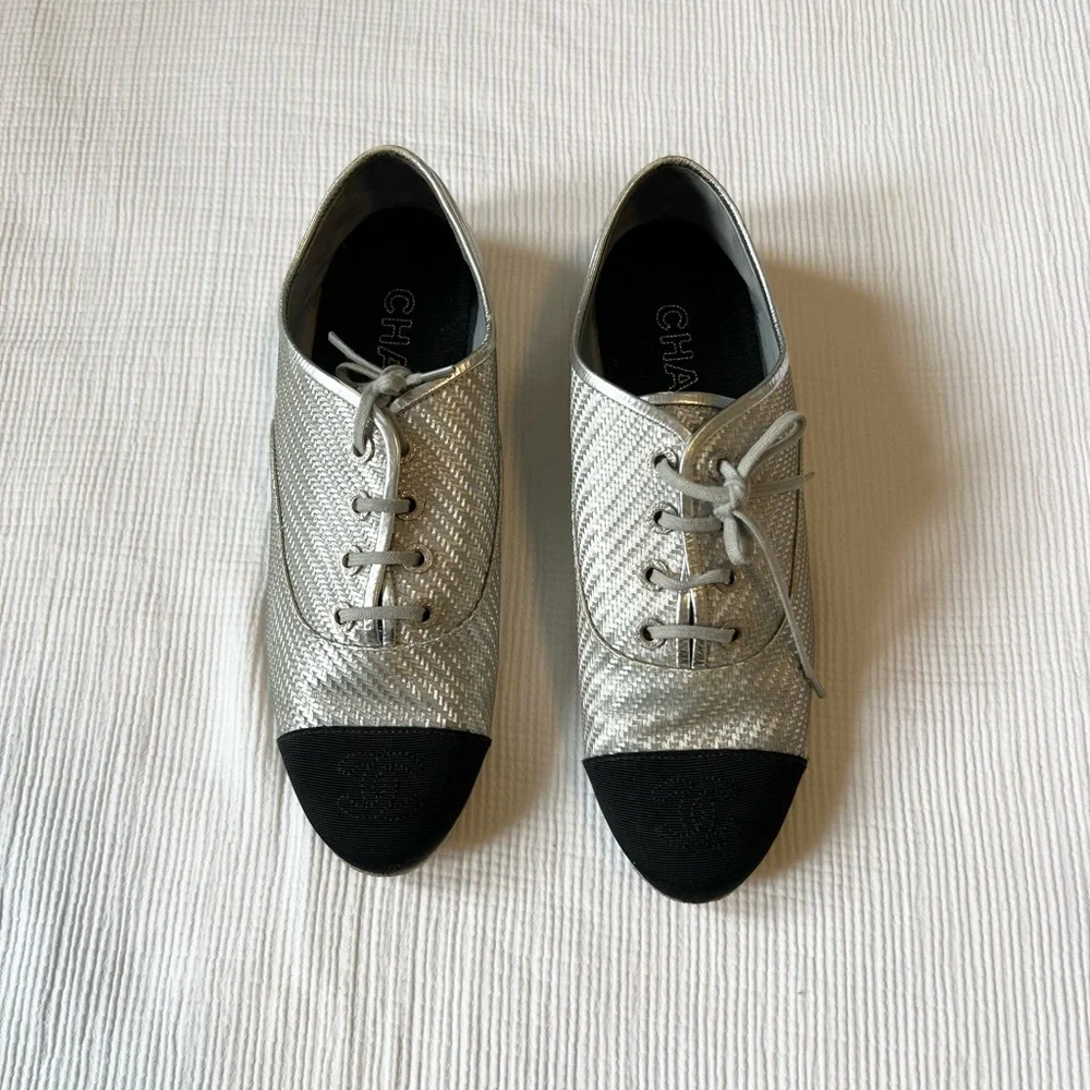 Pre owned Chanel Oxford Loafers Metallic Silver w/Black Toe Size 38 1/2 - Picture 3 of 12